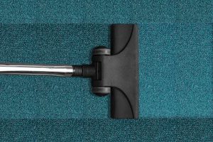 Jak dopasować dywan do charakteru wnętrza? vacuum-cleaner-268179_1920-300x200