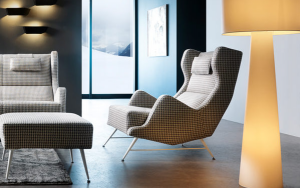 Jak wybrać nowoczesne i luksusowe meble tapicerowane do salonu. foteldosalonu-300x188
