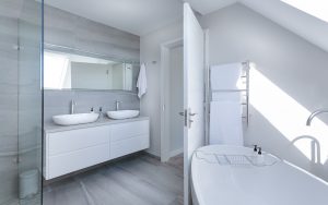 Funkcjonalna łazienka – na co zwrócić uwagę przy jej projektowaniu? modern-minimalist-bathroom-3115450_1280-300x188